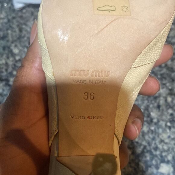 💯Authentic MIU MIU Crean  Leather Sandals whith heels sz36 - Picture 3 of 4